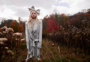 "For everything there is a season, and a time for every matter under heaven"- Ecclesiastes  
Unexpected beauty is in the air with photographer Bjorn Jonas' fashion story 'for Kid-In
 