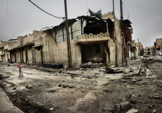 MOSUL, IRAK- APRIL, 2017: Rama (6) in her street at the frontline in Mosul. (Picture by Veronique de Viguerie/Reportqge by Getty Images).